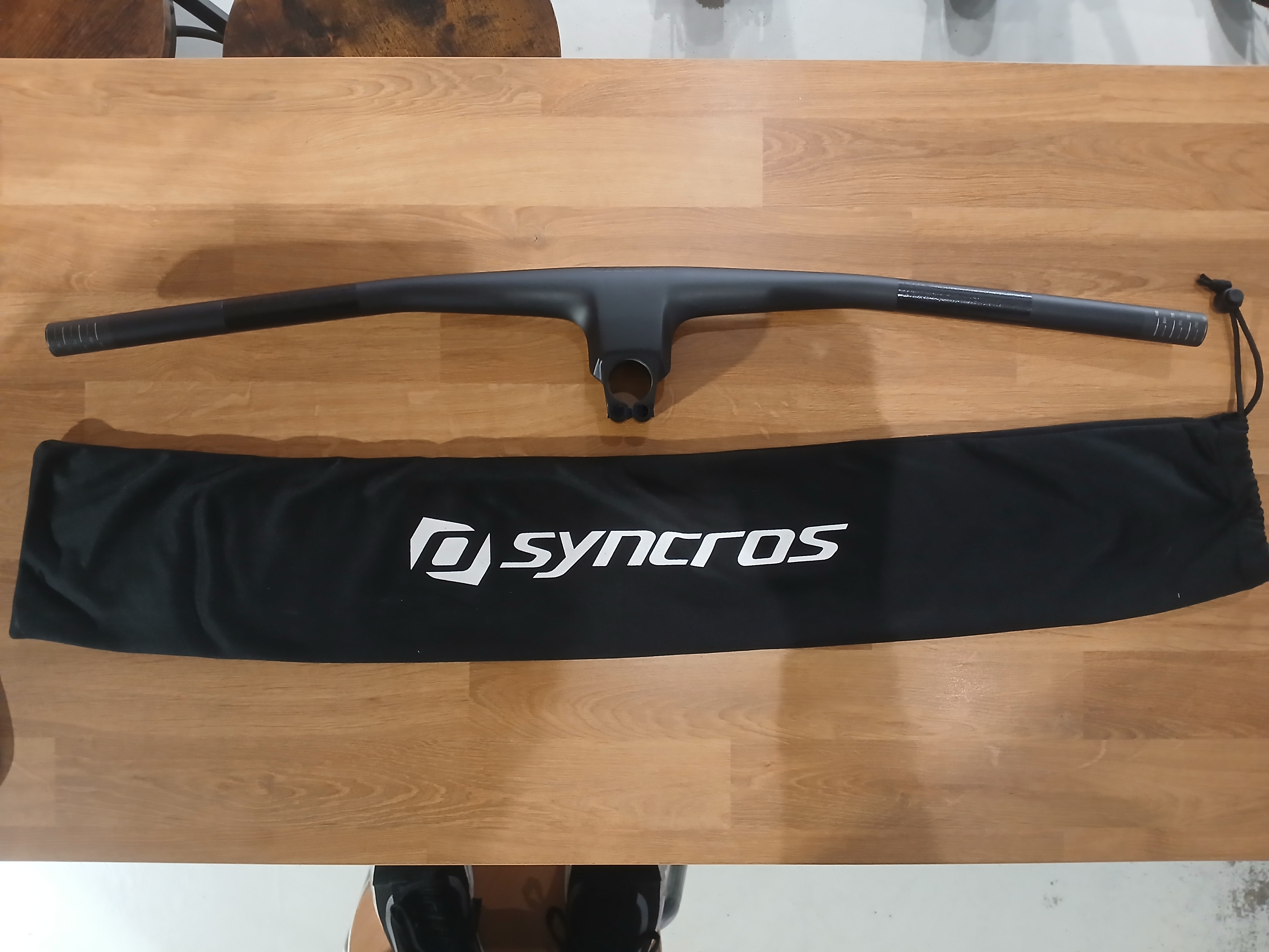 Cintre Combo/Cockpit Syncros Creston carbone, pour VTT Scott.