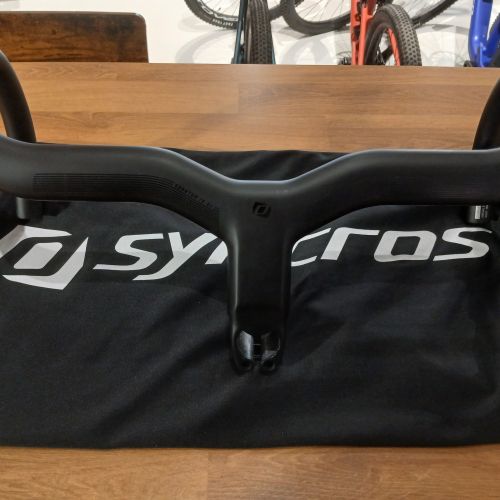 Cintre Combo / Cockpit SYNCROS Creston carbone, pour vélo route SCOTT.